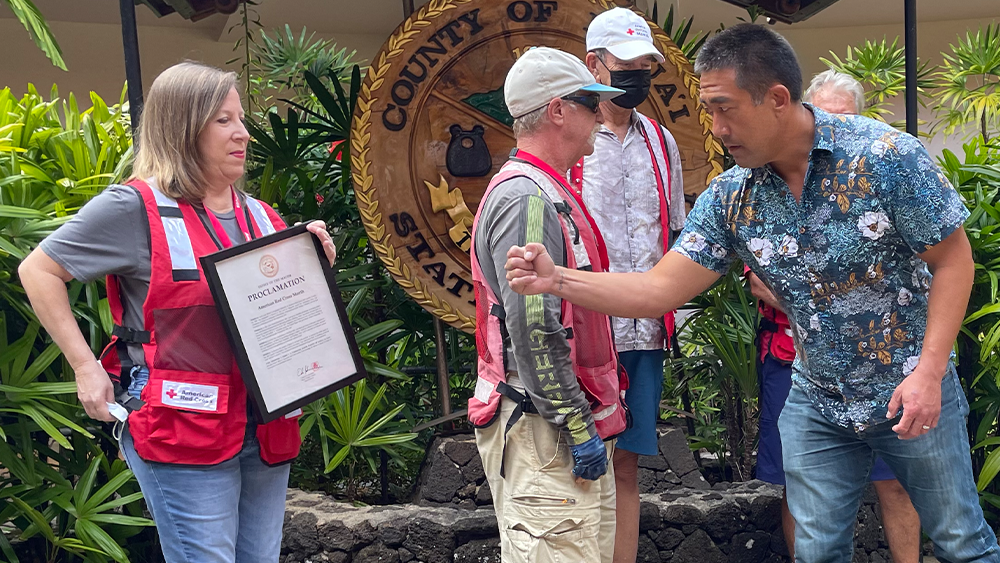 Mayor Kawakami Recognizes Red Cross Volunteers on Kauaʻi